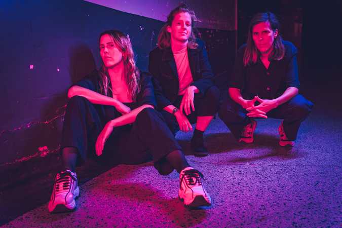 Freaky Dancing: Onegg (live)